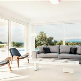 4 bedroom villa with infinity pool and sea view in Perithia, Corfu, sleeps 9